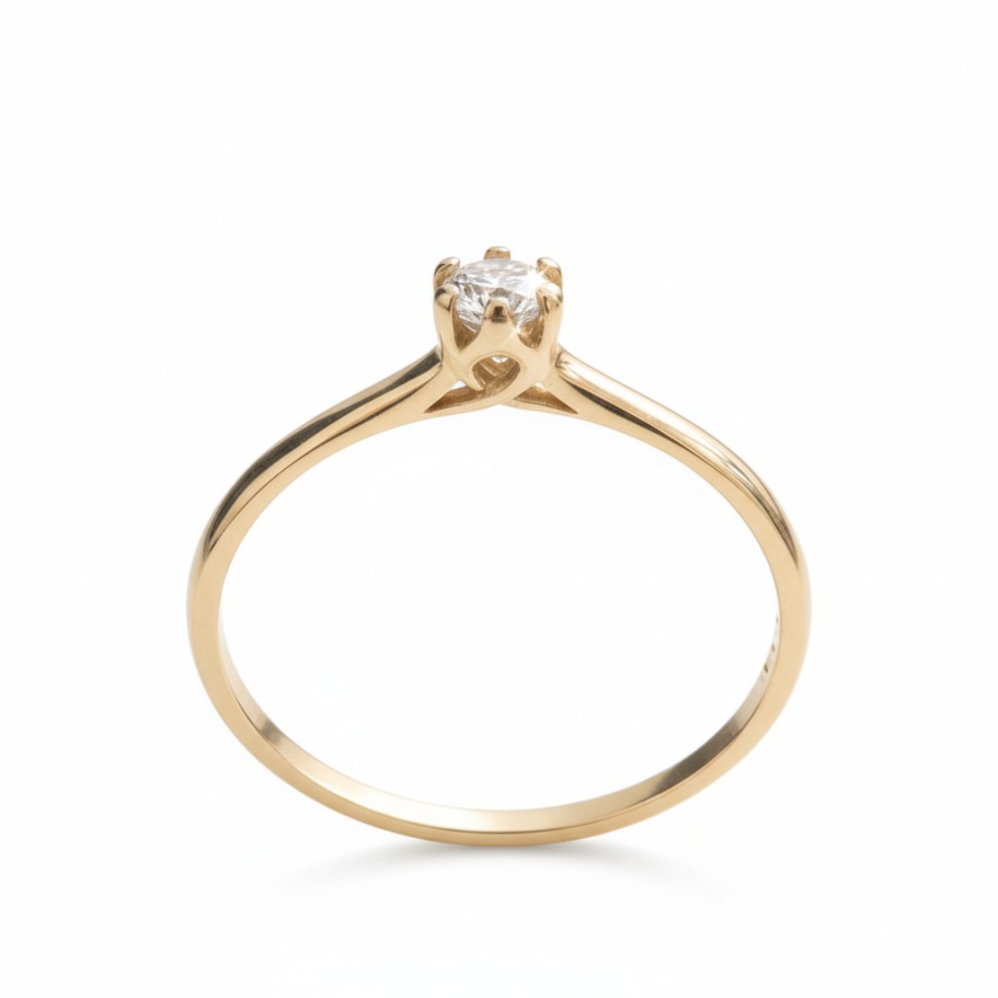 Verlobungsring Hannover aus Gold mit einem einzelnen Diamanten in der Mitte.